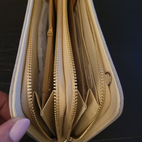 Grey/taupe chain purse - Picture 2 of 4